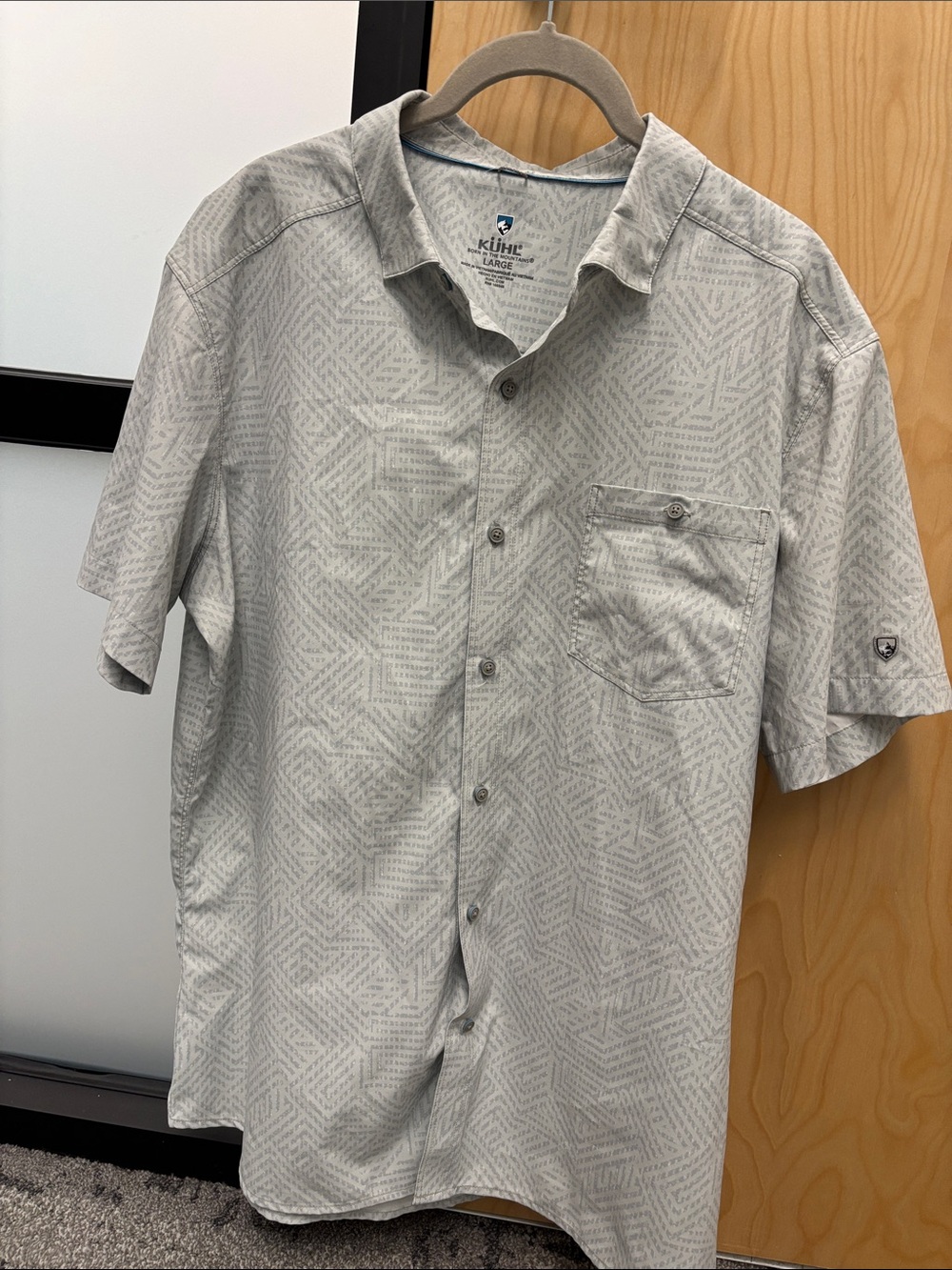 Kuhl Men’s Short Sleeve Button-Down Shirt — Light Gray Pattern